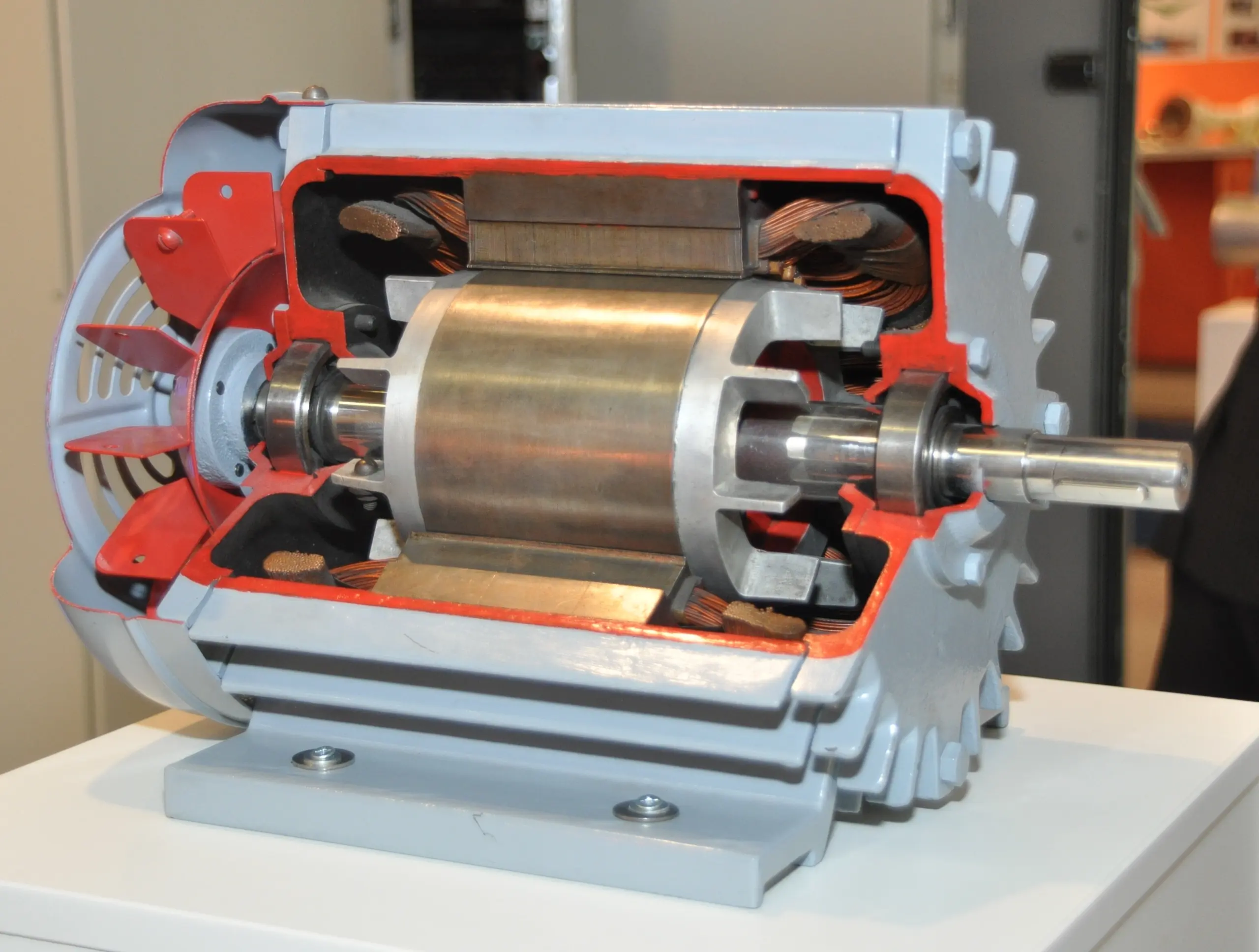 que es un motor electromagnetico - Cómo funciona el electromagnetismo