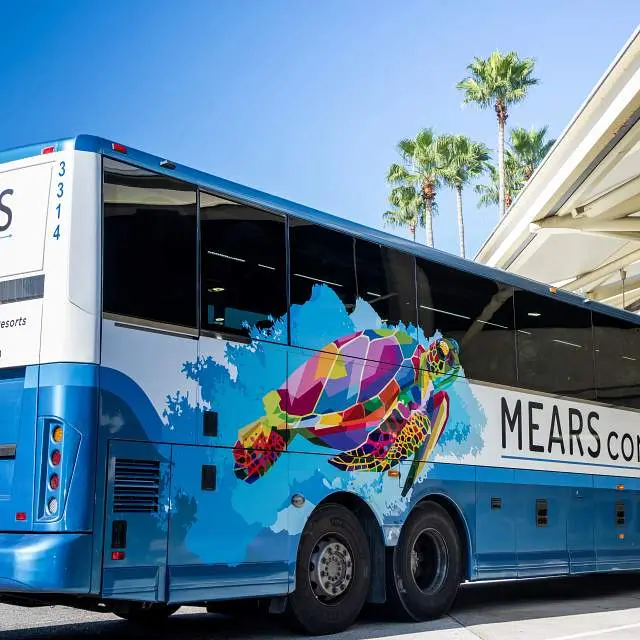 Mears Connect: Transporte confiable a parques temáticos y atracciones en Orlando - Mears connect va a universal mears motor coach - Mears connect va a universal