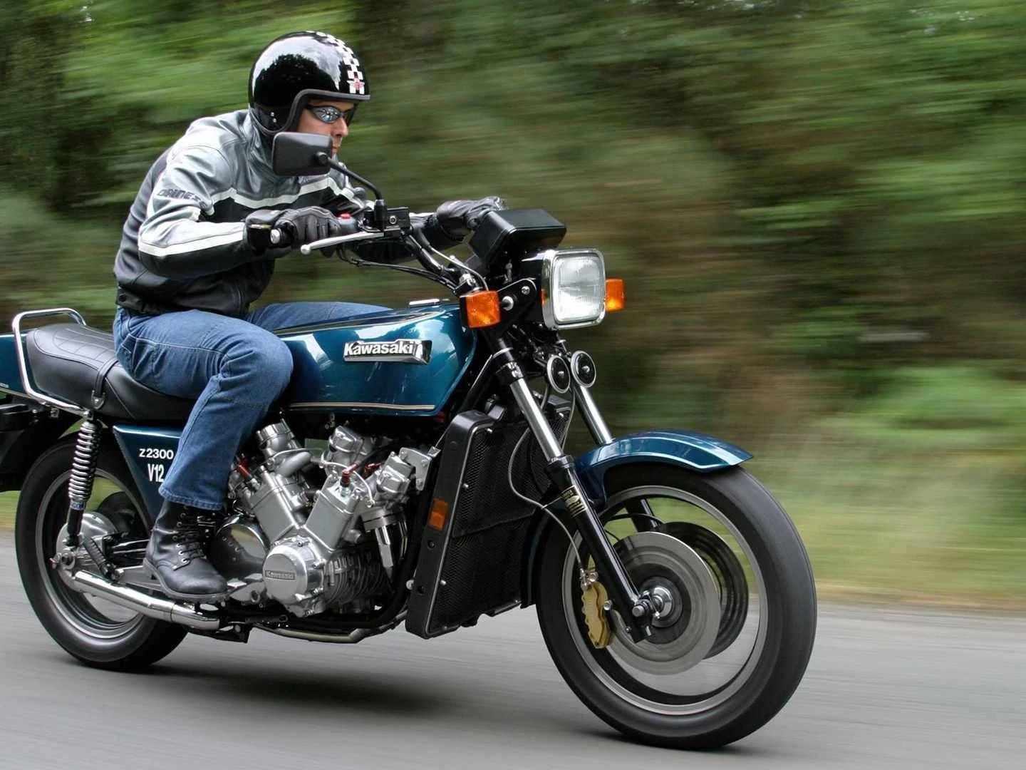 kawasaki z 2300 cc motor v12 - Qué cilindrada es la Kawasaki Z