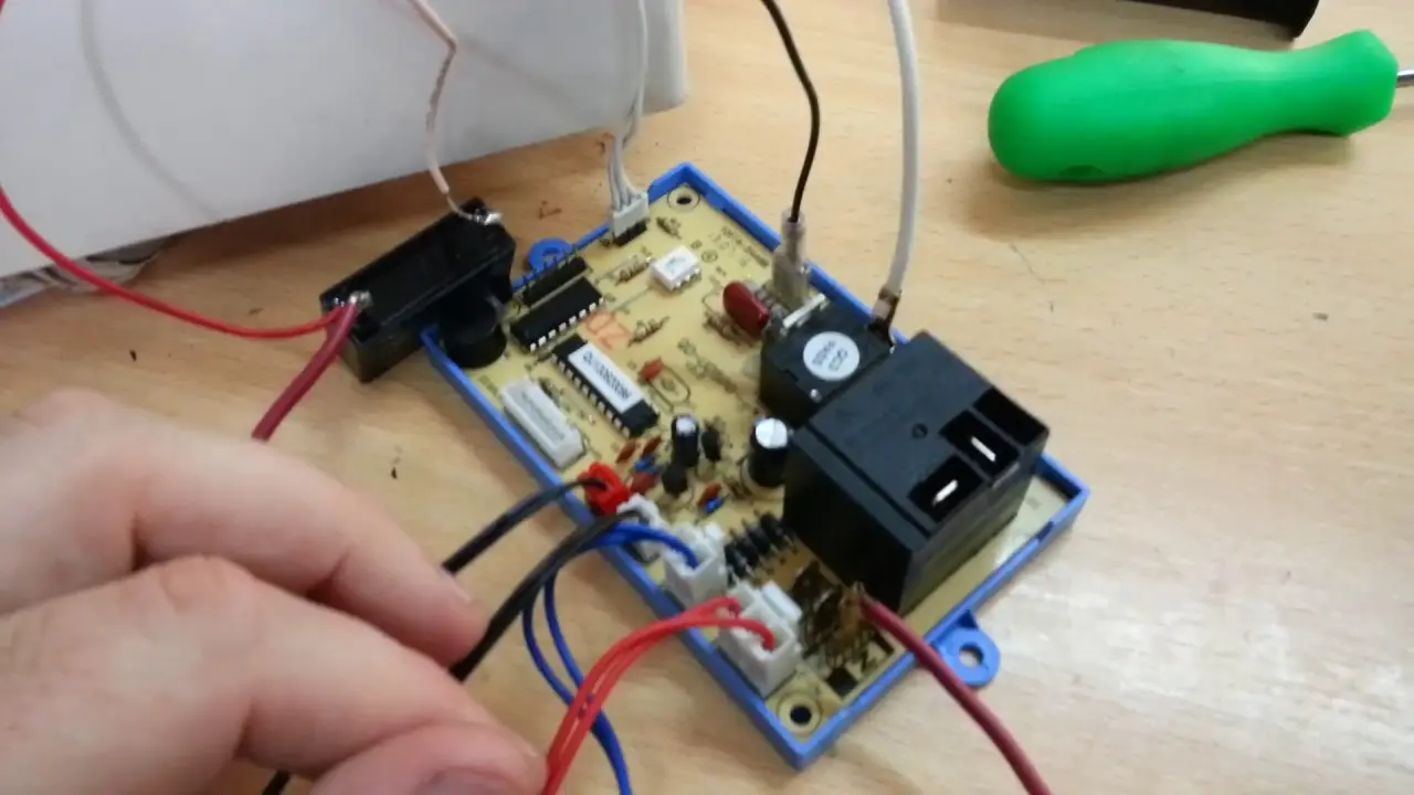 como conectar un motor de minisplit a una tarjeta universal - Qué es una tarjeta universal para aire acondicionado